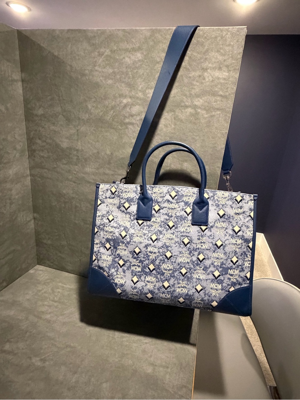 MCM Jacquard Monogram Munchen Extra Large Tote Bag with Pouch & Shoulder Strap - Picture 9 of 16